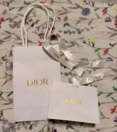 Dior ホワイトショップ袋 リボン付き