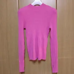 ピンク ハイネック リブ編み セーター指穴あり