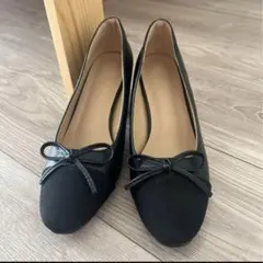 リボン付き黒フラットシューズ　パンプス ブラック 黒 リボン ヒール　24.5