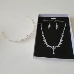 ブライダルアクセサリーセット ティアラ ネックレス　イヤリング ジルコニア