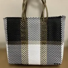 メルカドバッグ　中型チェック柄かごバッグ 黒白金