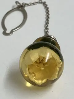 花モチーフ ネクタイピン 透明な黄色　T.2031