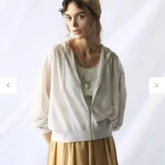 【美品】23区 シャイニーシアー ニットパーカー 38 ベージュ