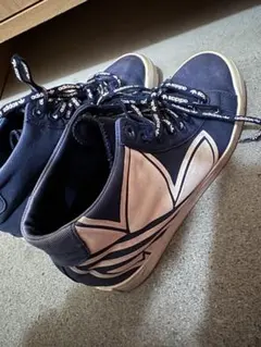 adidas ネイビー ハイカットスニーカー