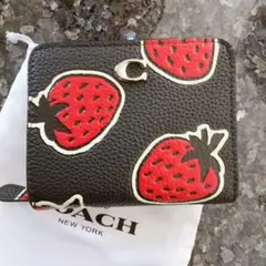 正規品coach 二つ折り財布　いちご柄