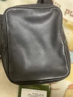 LONGCHAMP ブラック レザー ボディバッグ