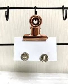 パールとクリスタルのシルバーピアス ピアス オフィス フォーマル 花型