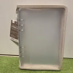 ダイソー　6リングファイル　A5　ベージュ　ジッパー付き　シール帳　バインダー