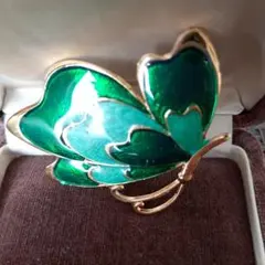 バタフライモチーフ ブローチ グリーン