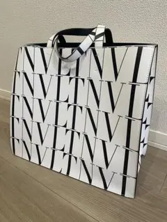 Valentino ガラヴァーニ　VLTNロゴトートバッグ ホワイトのサムネイル