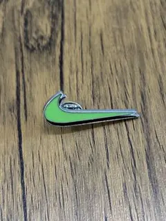 未使用✨NIKE ✨スウッシュ ピンバッジ ライムグリーンのサムネイル