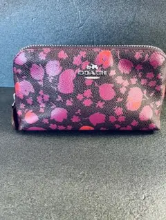 可愛いコーチのポーチ