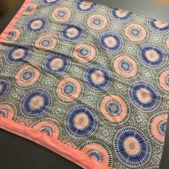 幾何学模様 スカーフ ピンク 青