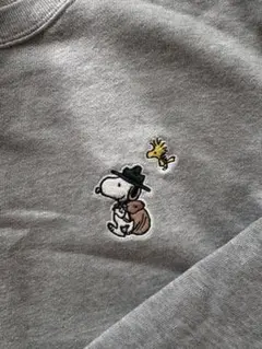 ピーナッツスウェットシャツ　長袖　UNIQLO ユニクロ　スヌーピー　穴あり