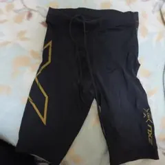 2XU ショートタイツ ブラック ゴールド