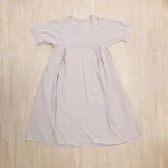 体のラインを拾いにくい、夏から秋ワンピース