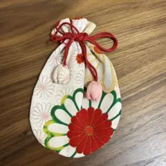 着物生地　花柄巾着袋 赤い紐付き