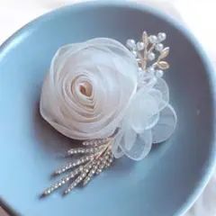 コサージュ　卒園式　入園式　パール　ブローチ　アイボリー　セレモニー　バラ