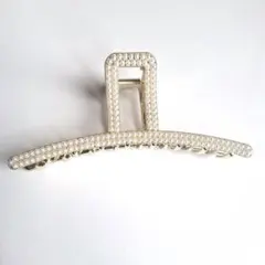 パール装飾付き金色ヘアクリップ