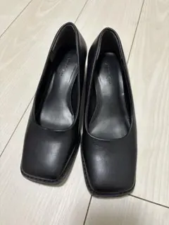 黒 スクエアトゥ パンプス　moussy