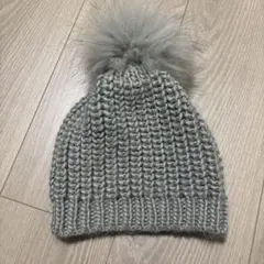 グレー ポンポン付きニット帽