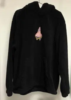 H&M　スポンジボブLパトリック刺繍入り黒フリースパーカー　フーディー