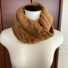暖かいライトブラウンのスヌード