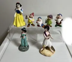 ディズニー、白雪姫、アラジン、ジャスミン陶器のフィギュア（ディズニーランド）