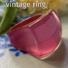 良品【分厚い樹脂製✤シャイニーな赤＆クリア】ヴィンテージリング 綺麗なカーブ