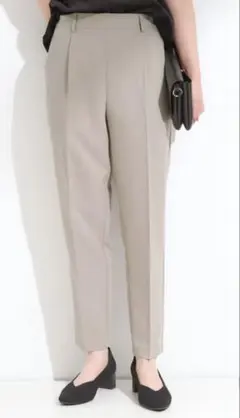 すっきりきれい見え　テーパードパンツ　M ベージュ　オフィスカジュアルに！のサムネイル