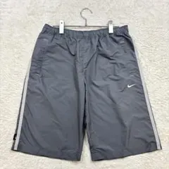 ナイキ【L】グレー系 サイドライン ショートパンツ スポーツ レディース 薄手