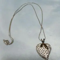 クリスタル装飾ハート型ネックレス