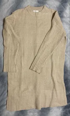 SUNNY DAISY ベージュ リブ編み ニットワンピ　スリット入り