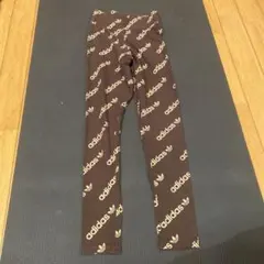 adidas 総柄 ロゴ レギンス ヨガパンツ