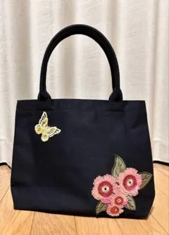 ハンドメイド☆黒トートバッグ♪花と蝶のワッペン付☆世界に一つ
