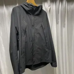 プラステ　ブラック フード付き マウンテンパーカー