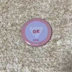 DK 缶バッジ