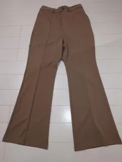 GU ベージュ フレアパンツ ゴムウエスト