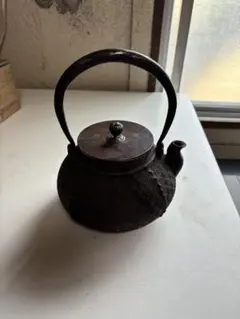 ◆『亀文堂 日本梅泉 岩柳葦蟹図平丸鉄瓶』◆検）龍文堂 金寿堂 安之介 光玉堂 ◇『亀文堂 日本梅泉 岩柳葦蟹図平丸鉄瓶』◇検）龍文