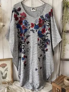 ScoLar 花柄 蝶柄 ドルマンTシャツ ゆったり グレー 大きめ 森ガールのサムネイル