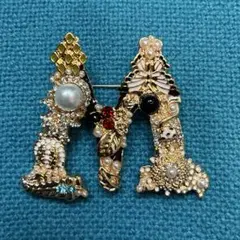 【極美品】アルファベット ブローチ M イニシャル ビジュー パール ゴールド