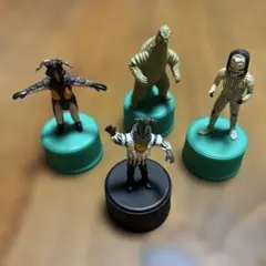 ウルトラマン　ボトルキャップ　4体