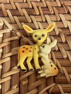 昭和　レトロ　プラスチックブローチ