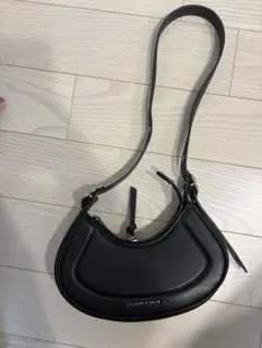 CHARLES & KEITH ブラック ハンドバッグのサムネイル