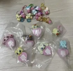 ハローキティ・チャーミーキティ ピンバッジ・おきあがりこぼし