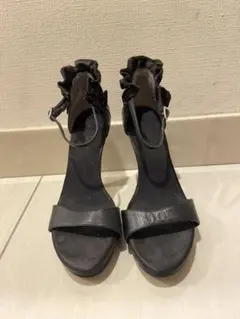 Nine West ブラック フリル アンクルストラップ サンダルのサムネイル