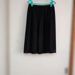 ユニクロ　黒のプリーツスカート