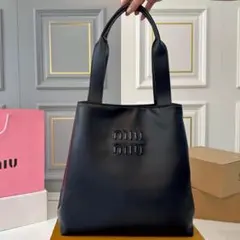 MIU MIU ブラックレザートートバッグ
