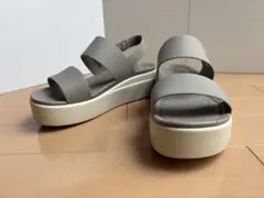 Crocs brooklyn lowwedge wサンダル 厚底 W7のサムネイル
