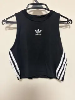 adidas ブラック クロップドタンクトップ